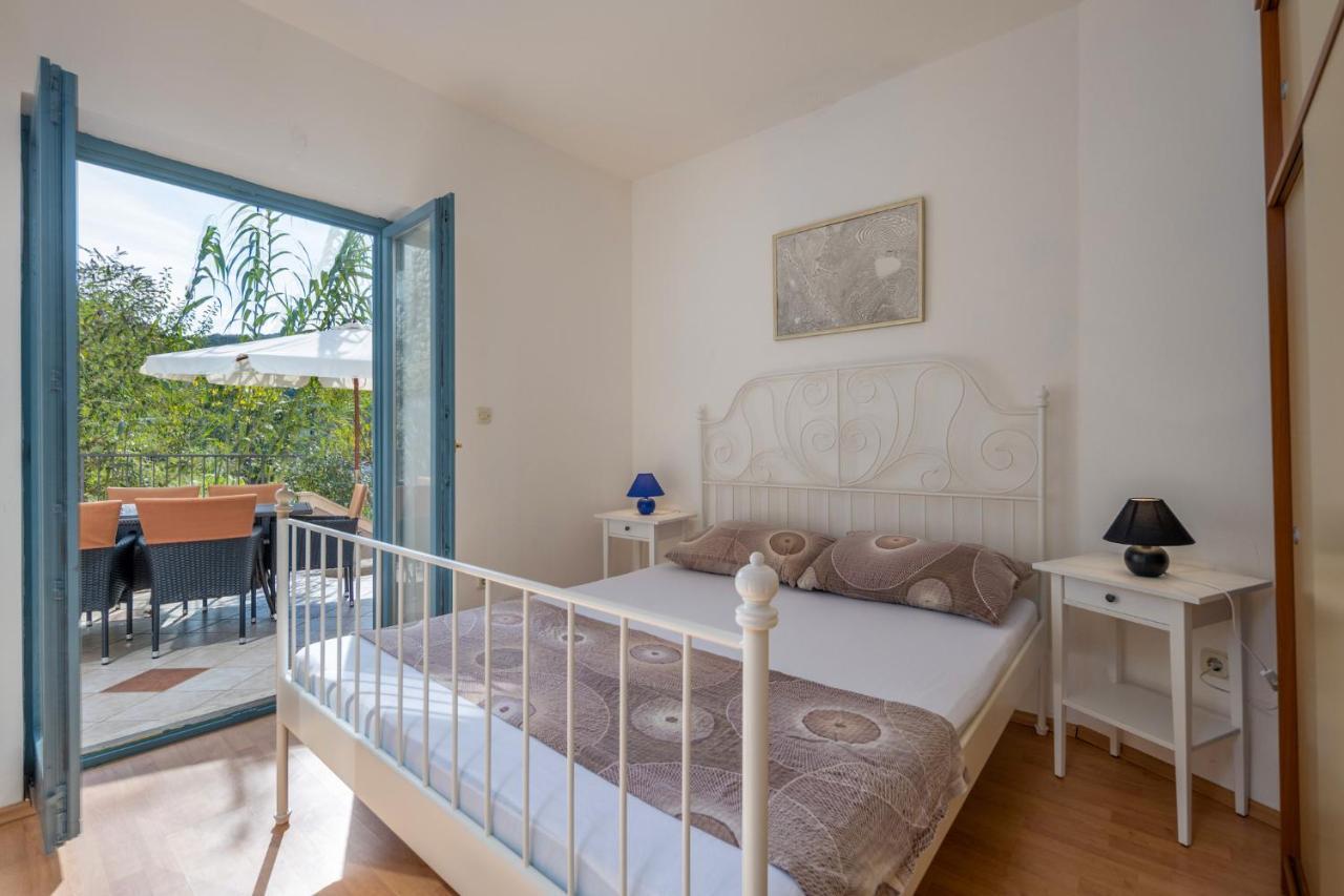 Apartment Sandra Supetarska Draga Ngoại thất bức ảnh