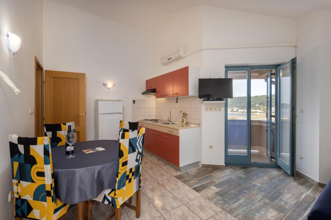 Apartment Sandra Supetarska Draga Ngoại thất bức ảnh
