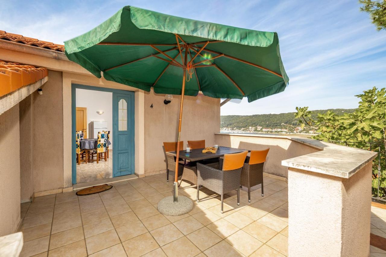 Apartment Sandra Supetarska Draga Ngoại thất bức ảnh