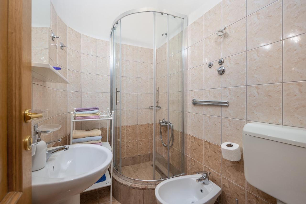 Apartment Sandra Supetarska Draga Ngoại thất bức ảnh