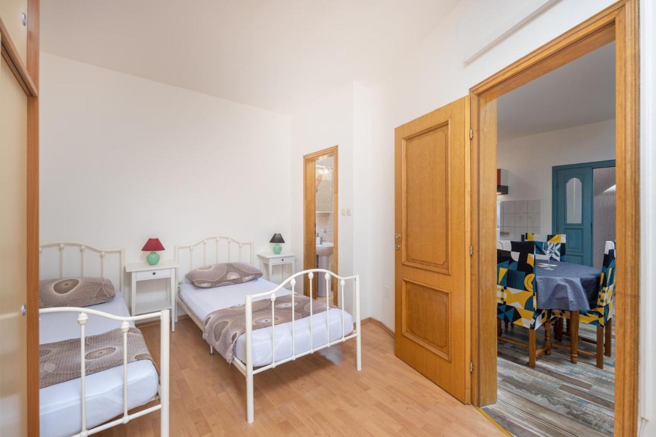 Apartment Sandra Supetarska Draga Ngoại thất bức ảnh